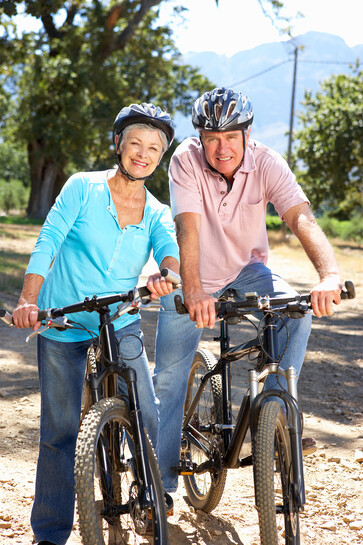 sh_bike_Senior couple on country bike ride4 klein.jpg