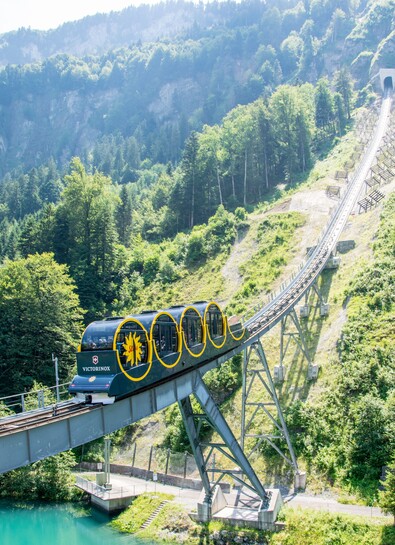 Standseilbahn Schwyz-Stoos-1.jpg