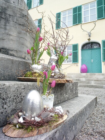 Osterdeko vor Schloss_Echter.jpg