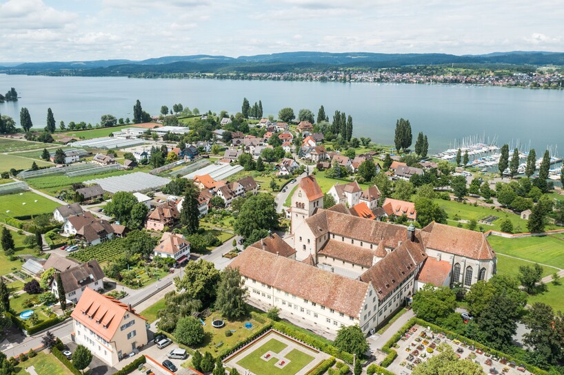 Insel Reichenau_Münster mit Klostergebäude_2(c) TMBW_Oliver Raatz.jpg