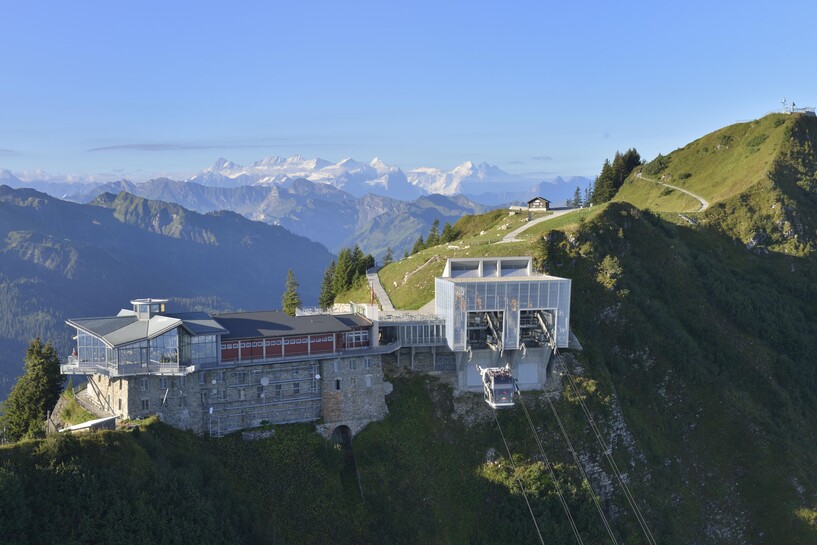 Stanserhorn Bergstation mit CabriO-Bahn.jpg Stanserhorn Bergstation mit CabriO-Bahn.jpg
