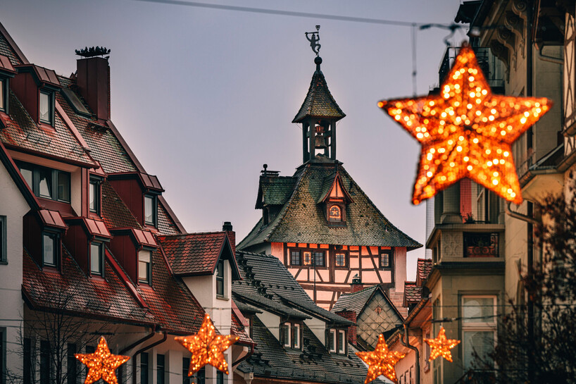 konstanz-altstadt-schnetztor-weihnachtsbeleuchtung-abend-03-copyright-mtk-leo-leister.jpg