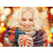 sh_Xmas people winter girl happiness drink klein.jpg