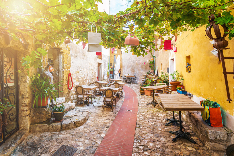 sh_france_Eze_Street in medieval Eze village at french Riviera coast, Cote d'Azur klein cut.jpg